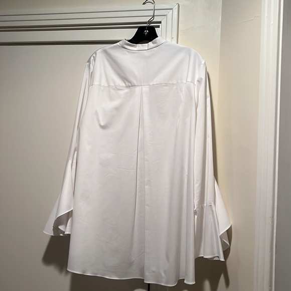 Ellie Tahari tunic blouse with flowy sleeves and an inverted pleat. High-low. - Picture 5 of 7
